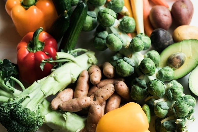 If low-fat, high-fiber foods brings to mind boring and brown processed bars or fiber supplements, instead imagine an abundance of colorful plant-forward foods that meet your fiber and other nutrient needs with plenty of flavors.